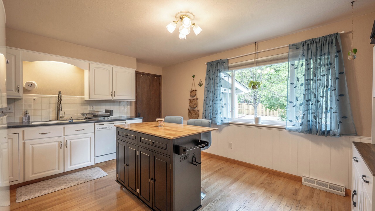 Photo of Kitchen in Applewood West