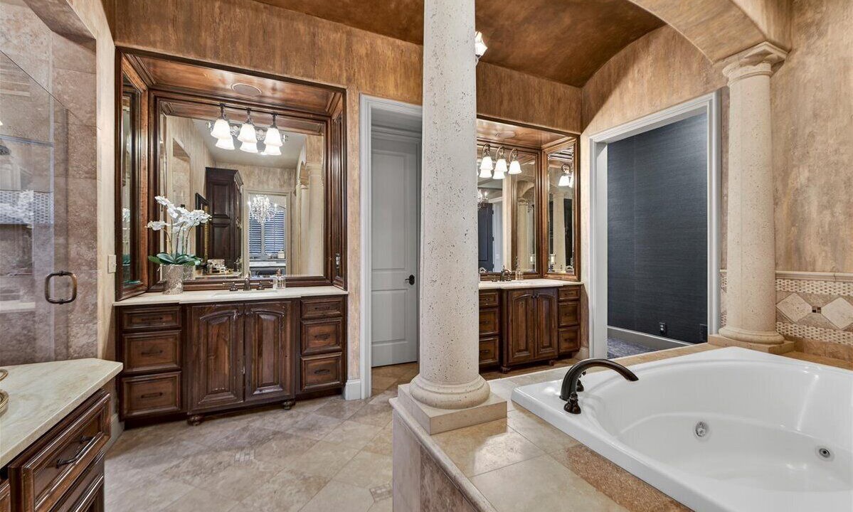 Photo of Bathroom in Leawood