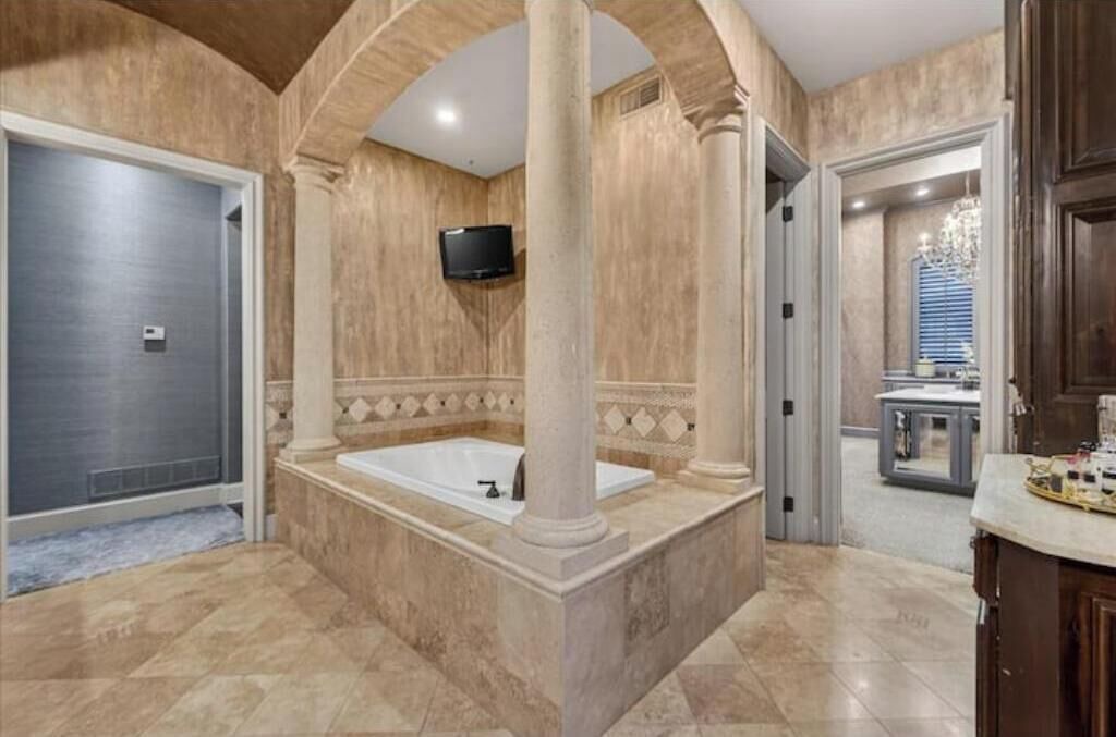 Photo of Bathroom in Leawood