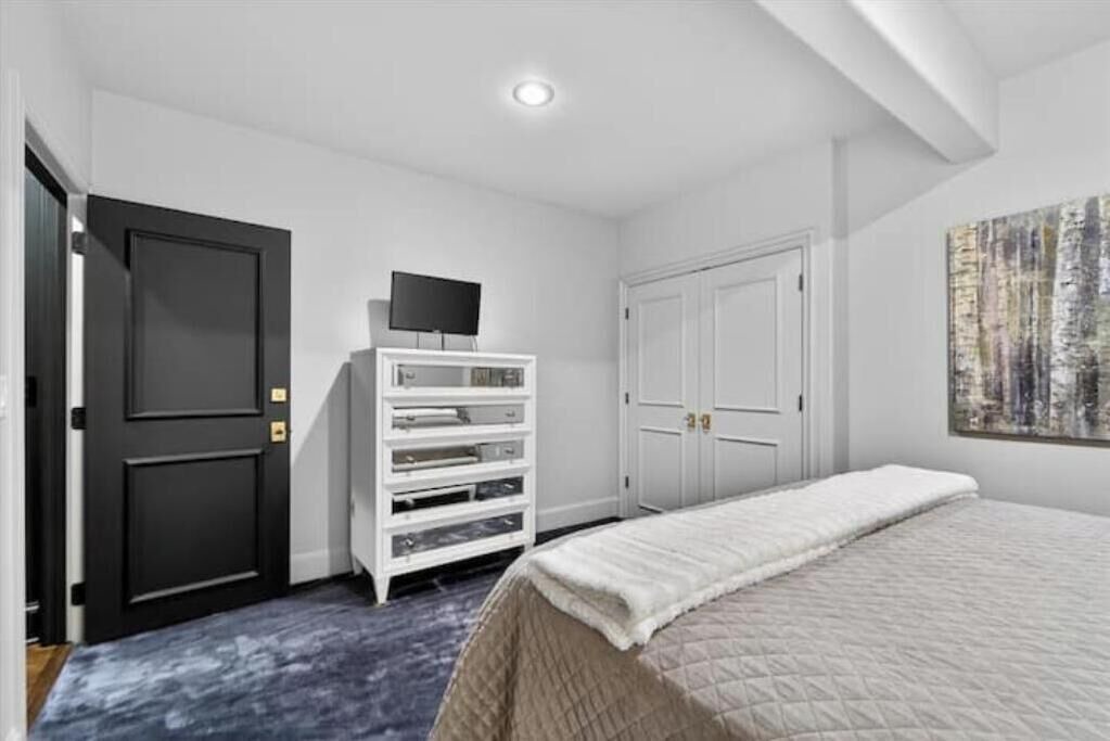 Photo of Bedroom in Leawood