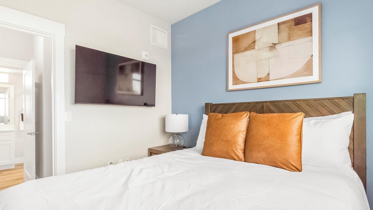 Photo of Bedroom in College View