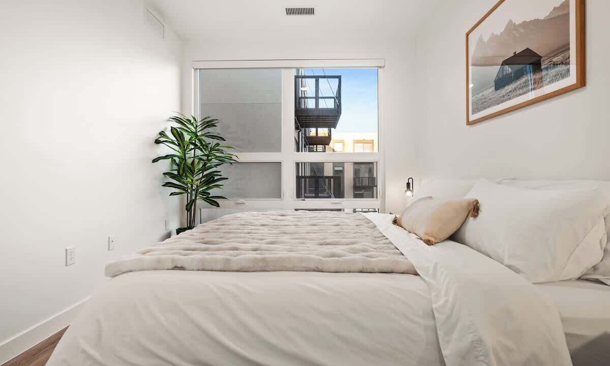 Photo of Bedroom in People's Freeway