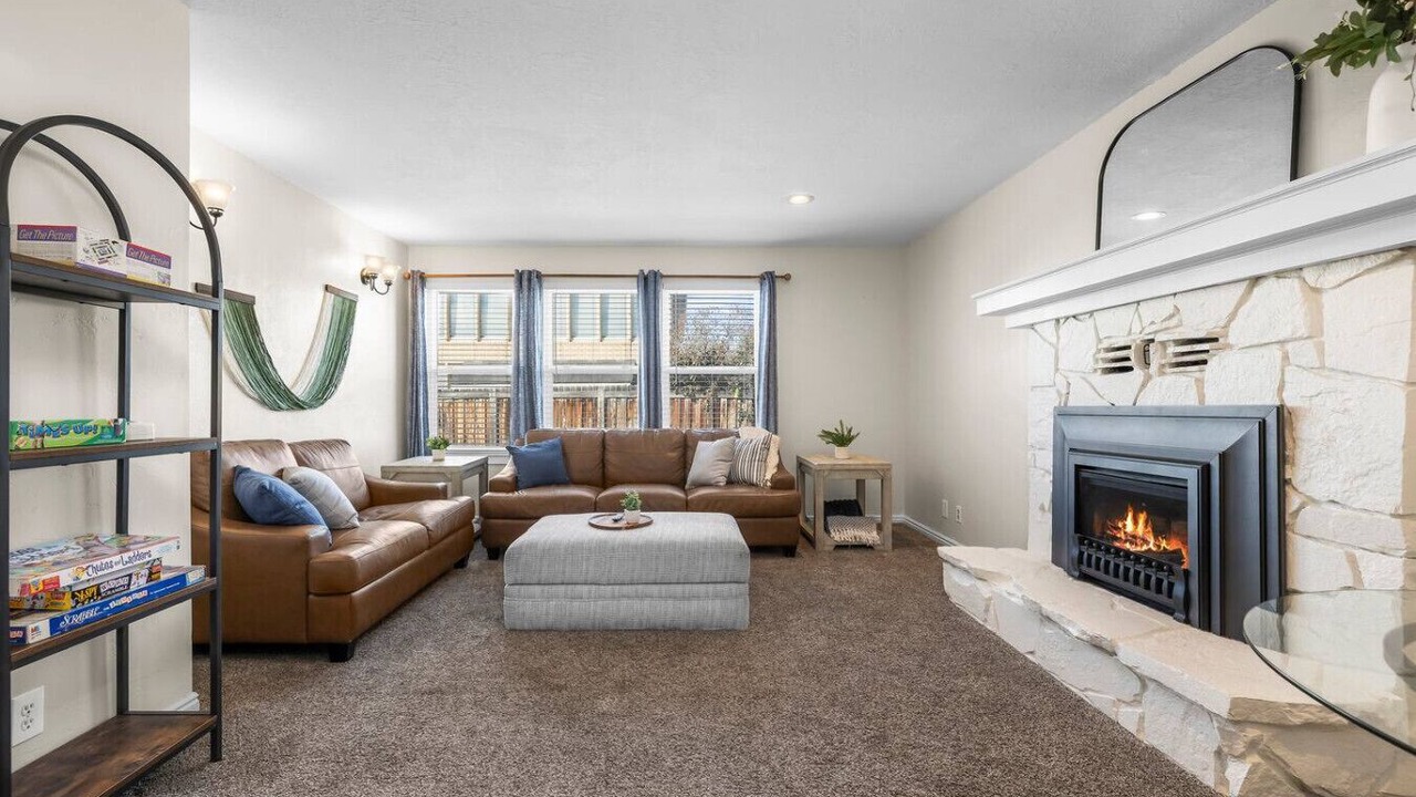 Photo of Livingroom in Lakeview