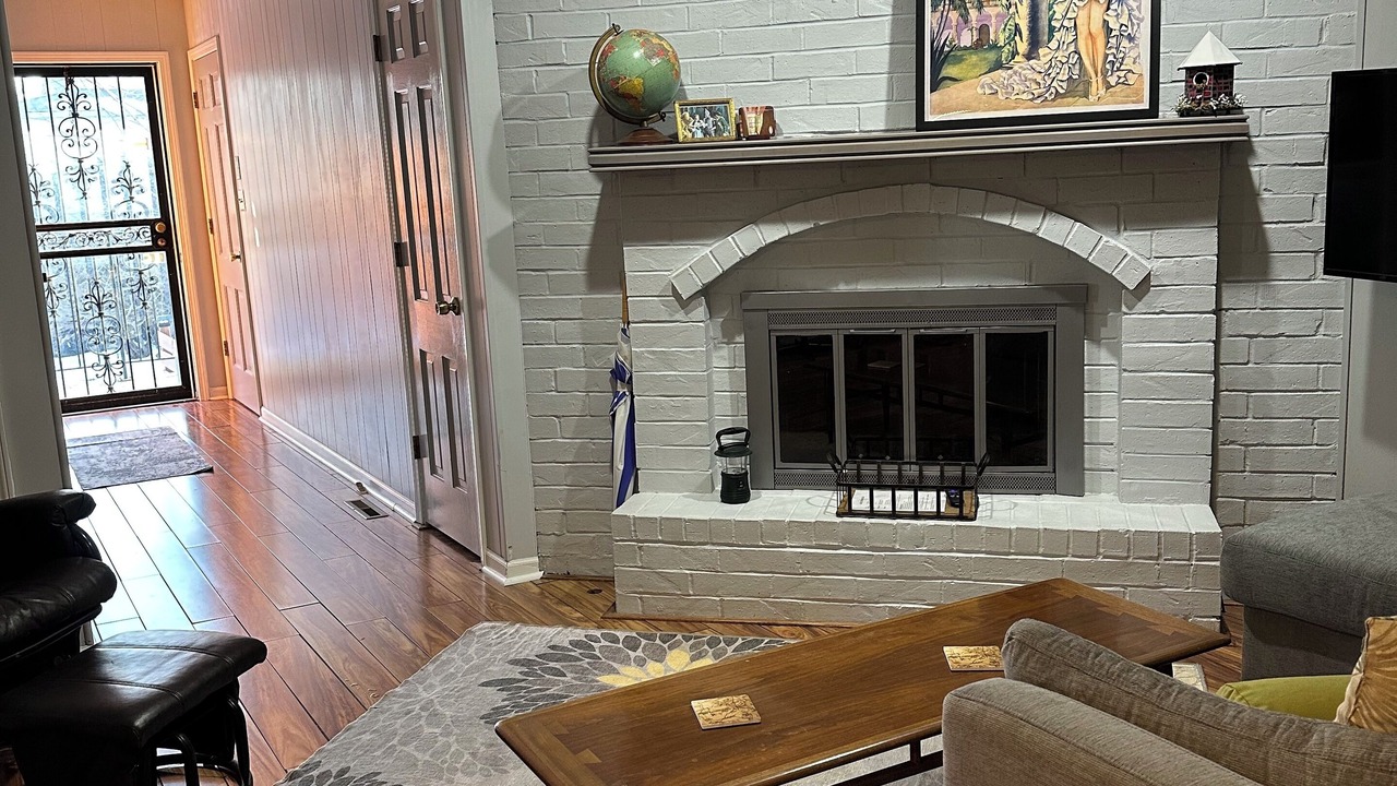 Photo of Livingroom in Northeast Kansas City