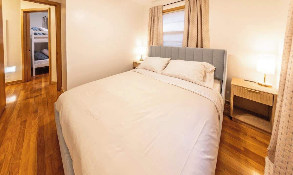 Photo of Bedroom in Near South