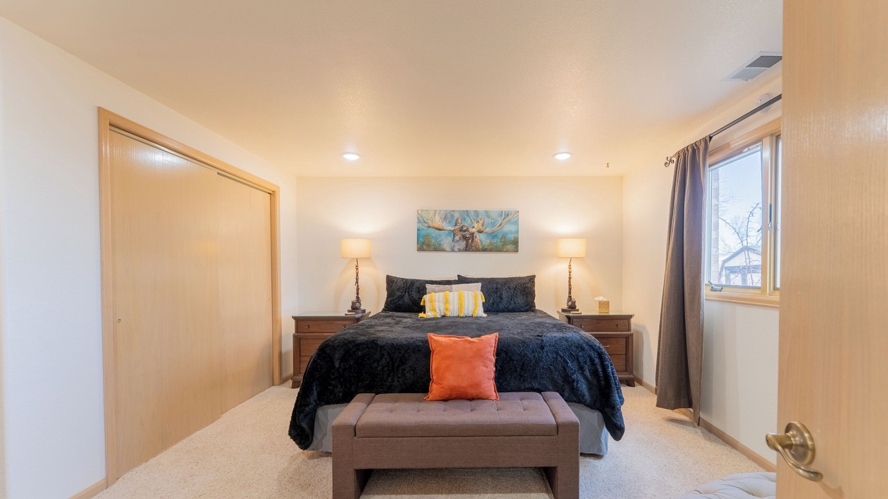 Photo of Bedroom in Lander