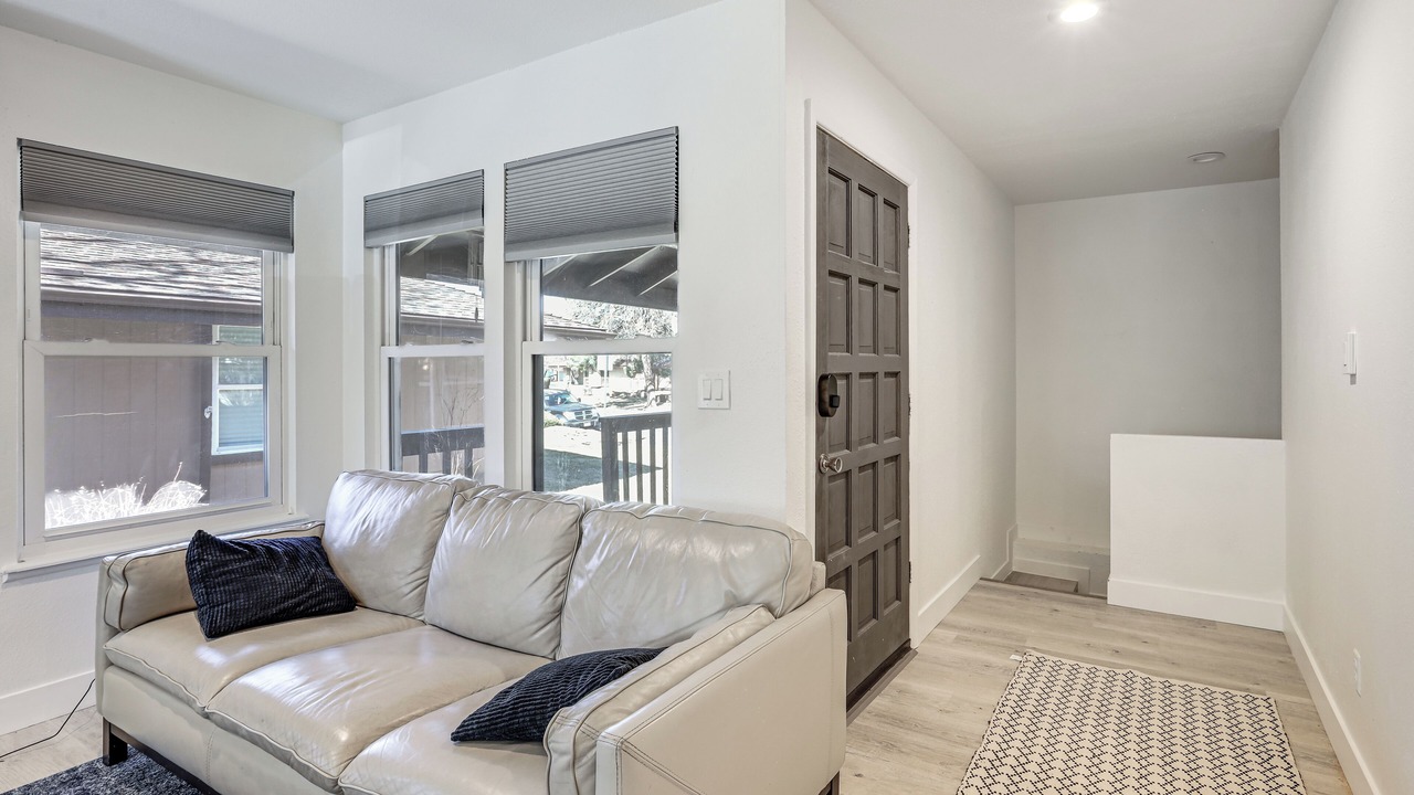 Photo of Livingroom in Meadow Hills