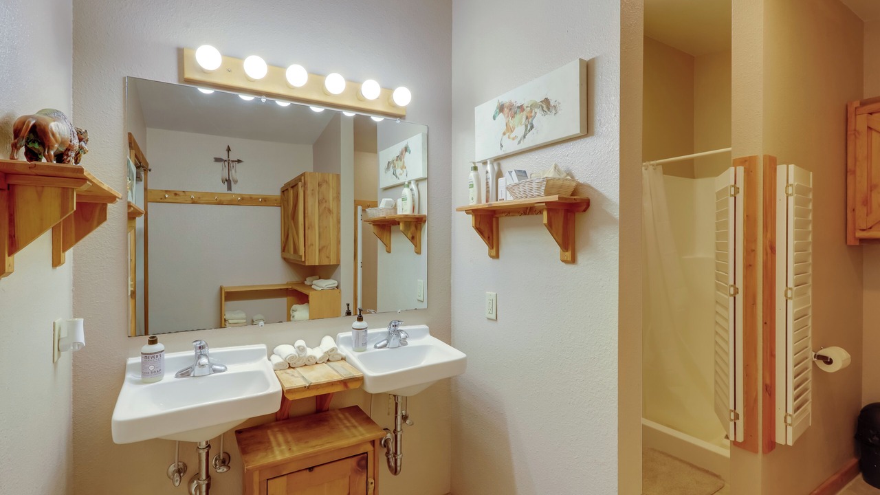 Photo of Bathroom in Thermopolis