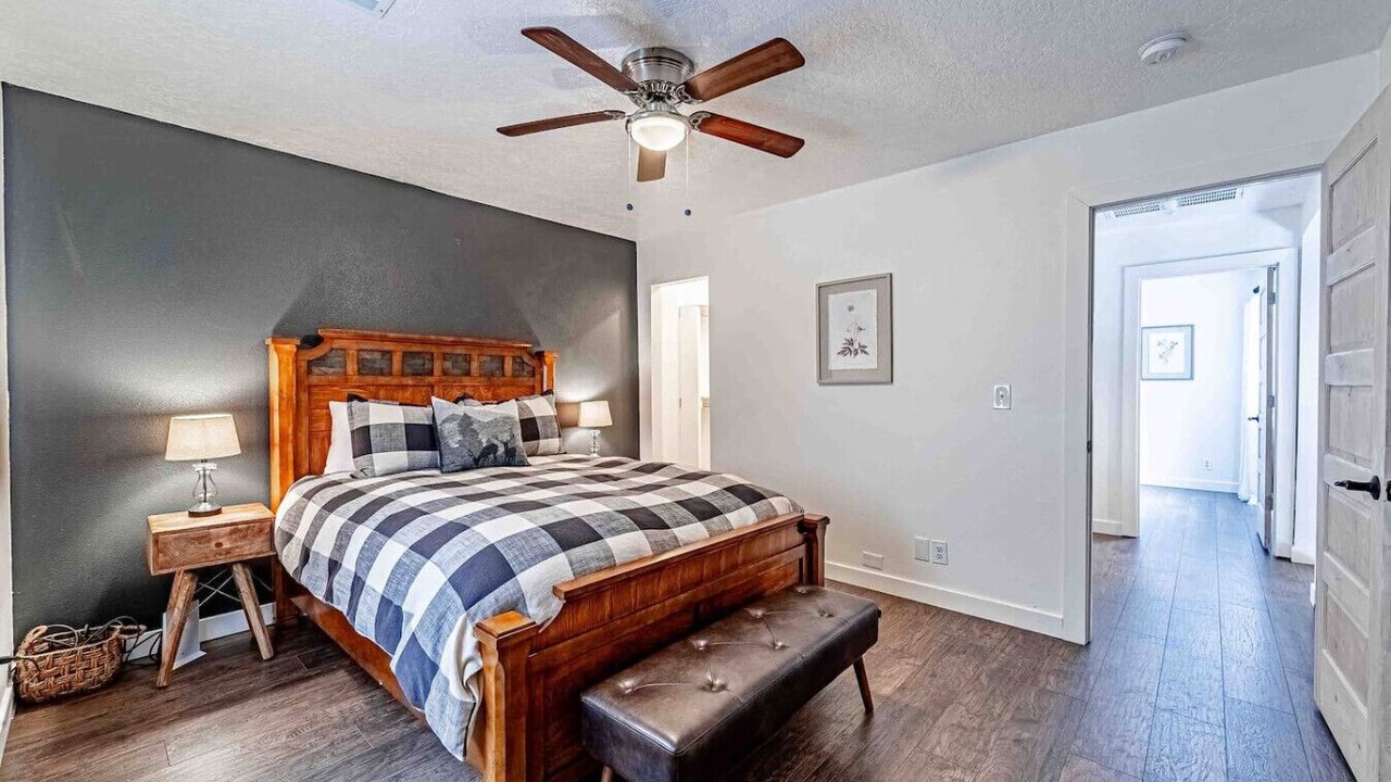 Photo of Bedroom in Midway