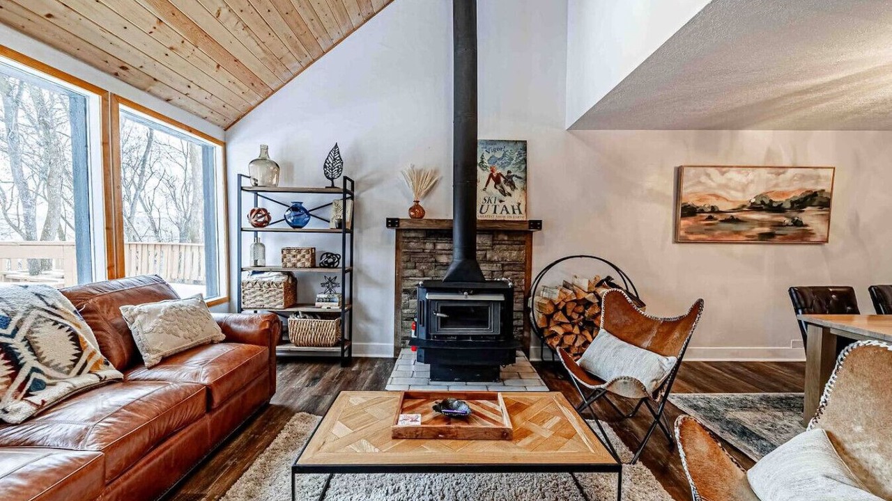 Photo of Livingroom in Midway