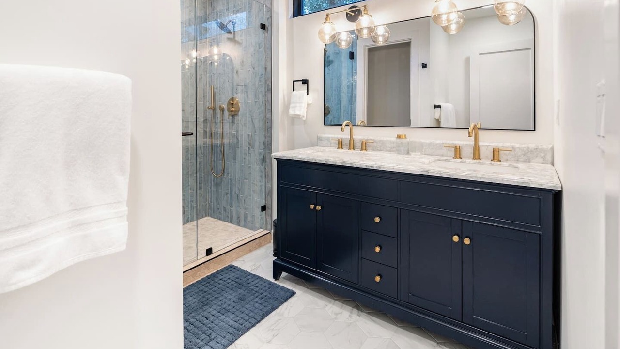 Photo of Bathroom in Fairway