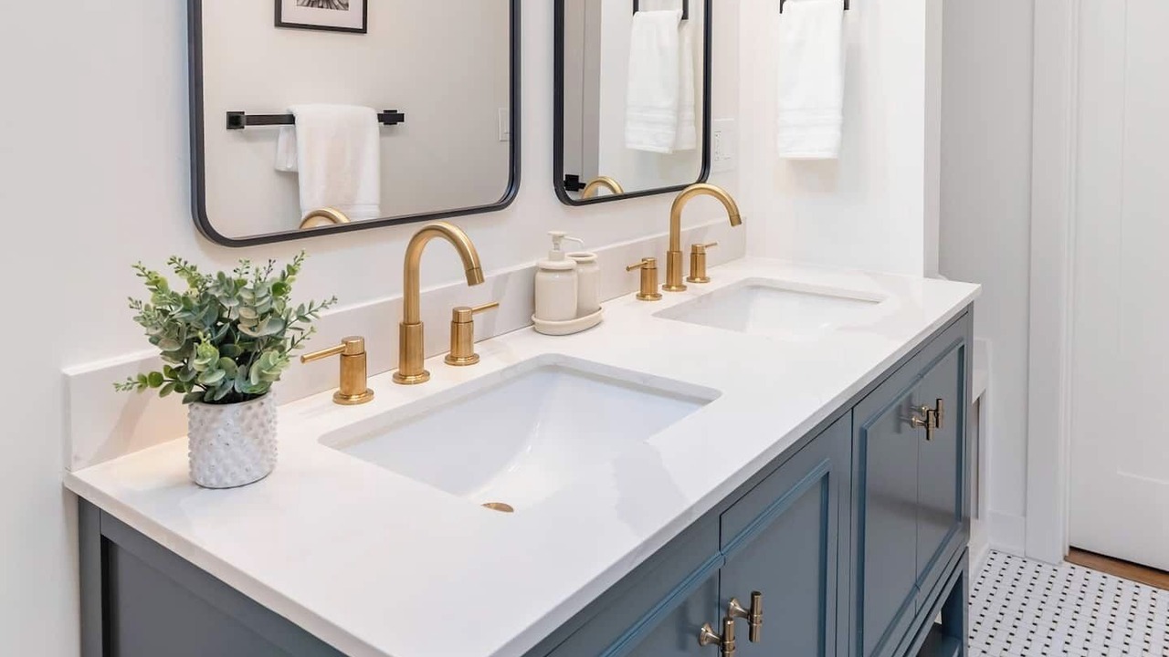 Photo of Bathroom in Fairway