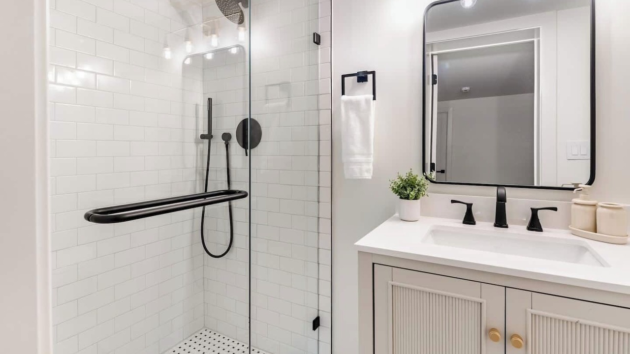 Photo of Bathroom in Fairway