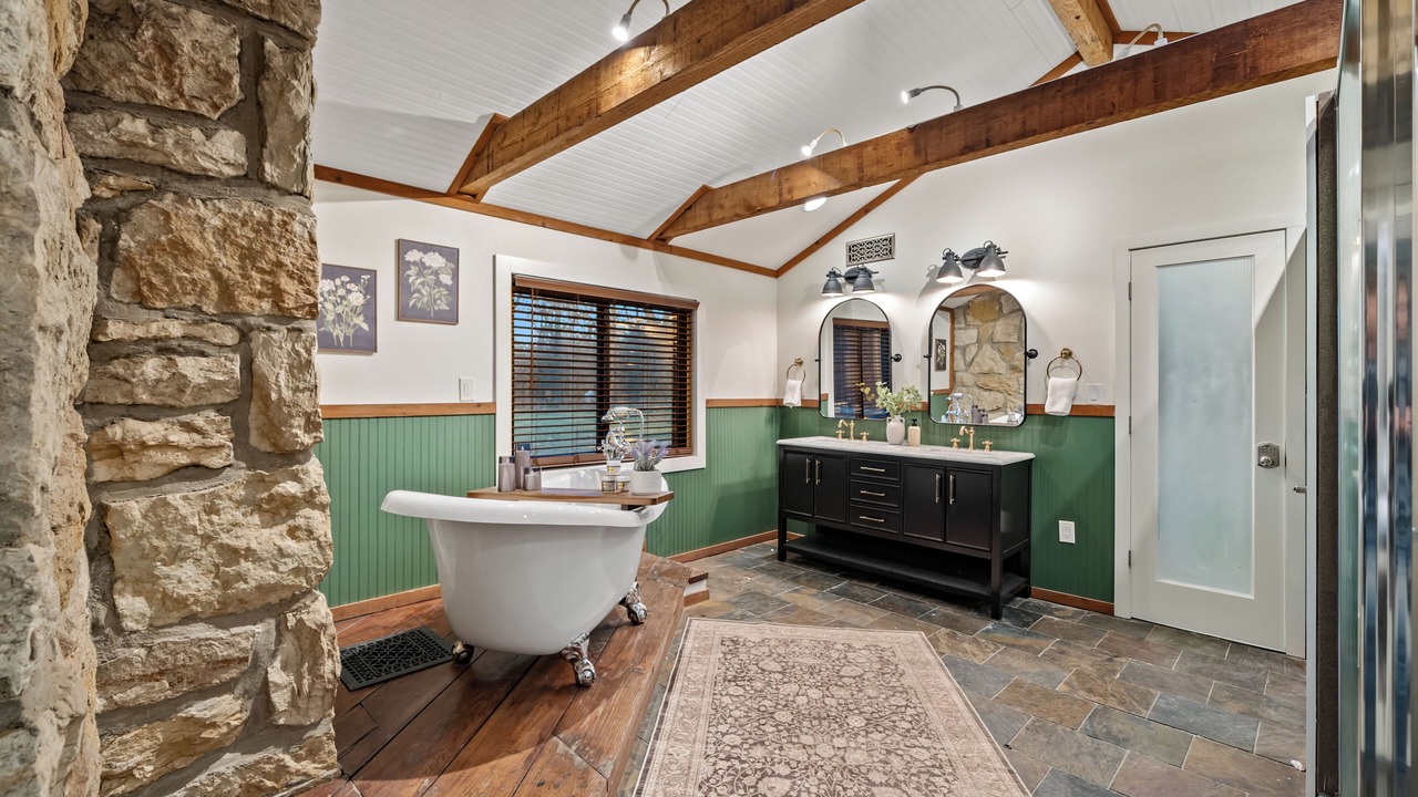 Photo of Bathroom in Grandview