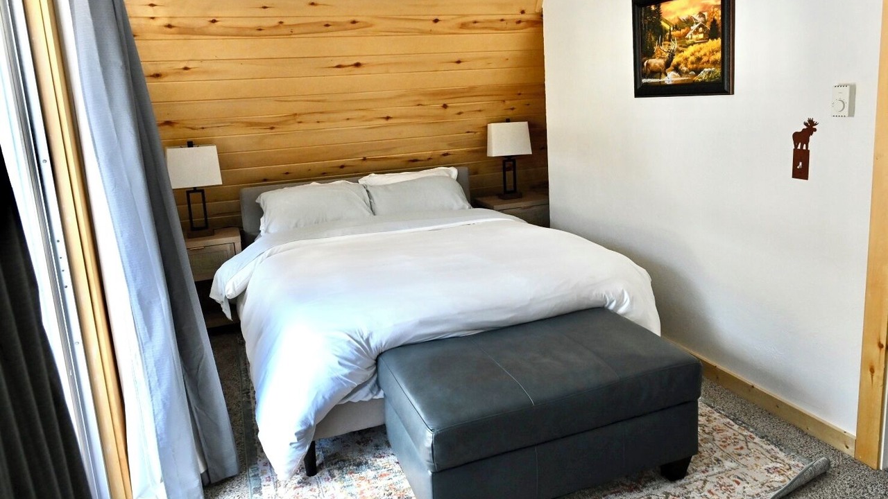 Photo of Bedroom in Garfield