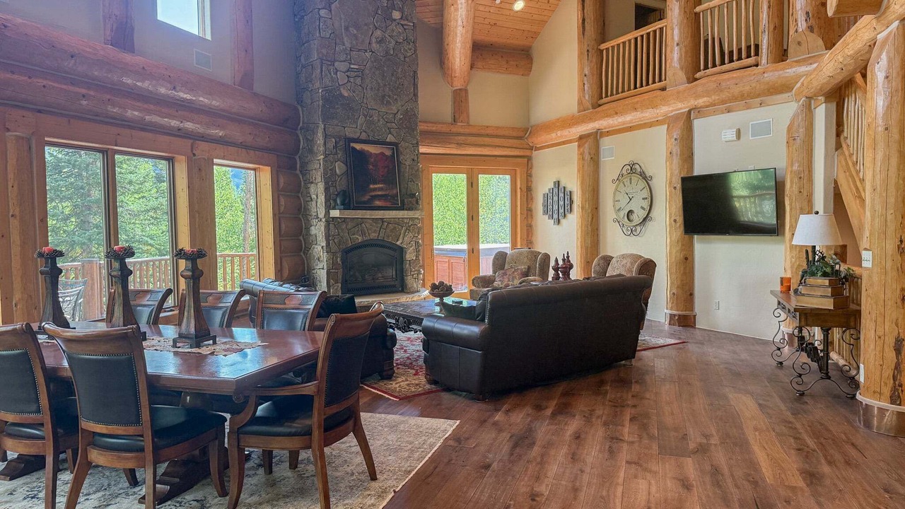 Photo of Livingroom in Three Peaks