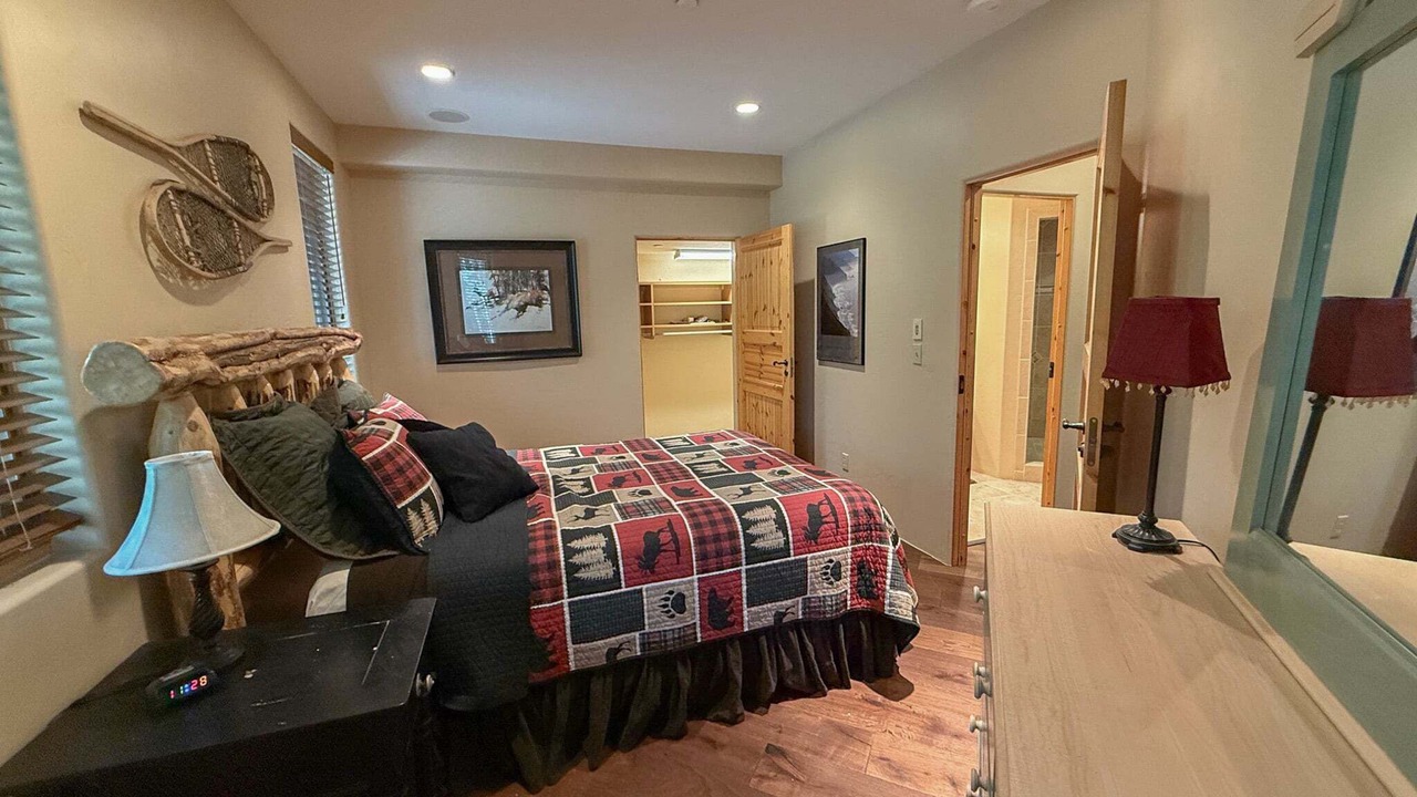 Photo of Bedroom in Three Peaks