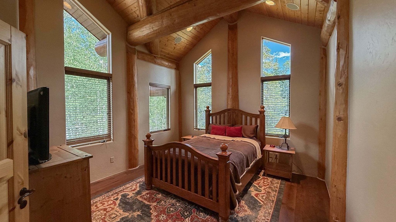 Photo of Bedroom in Three Peaks
