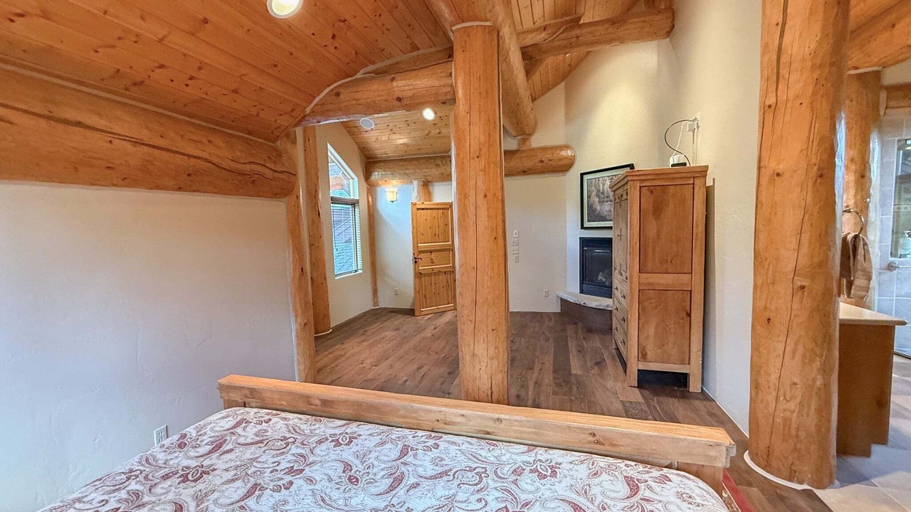 Photo of Bedroom in Three Peaks