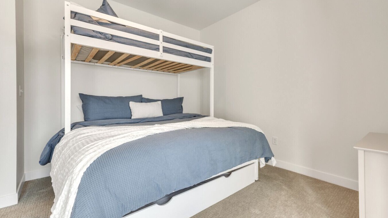 Photo of Bedroom in Arnolds Park