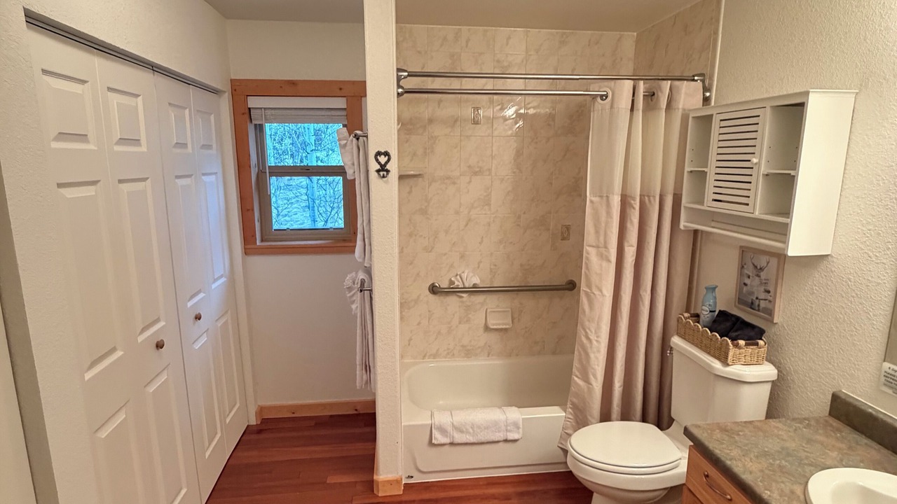 Photo of Bathroom in Indian Mountain