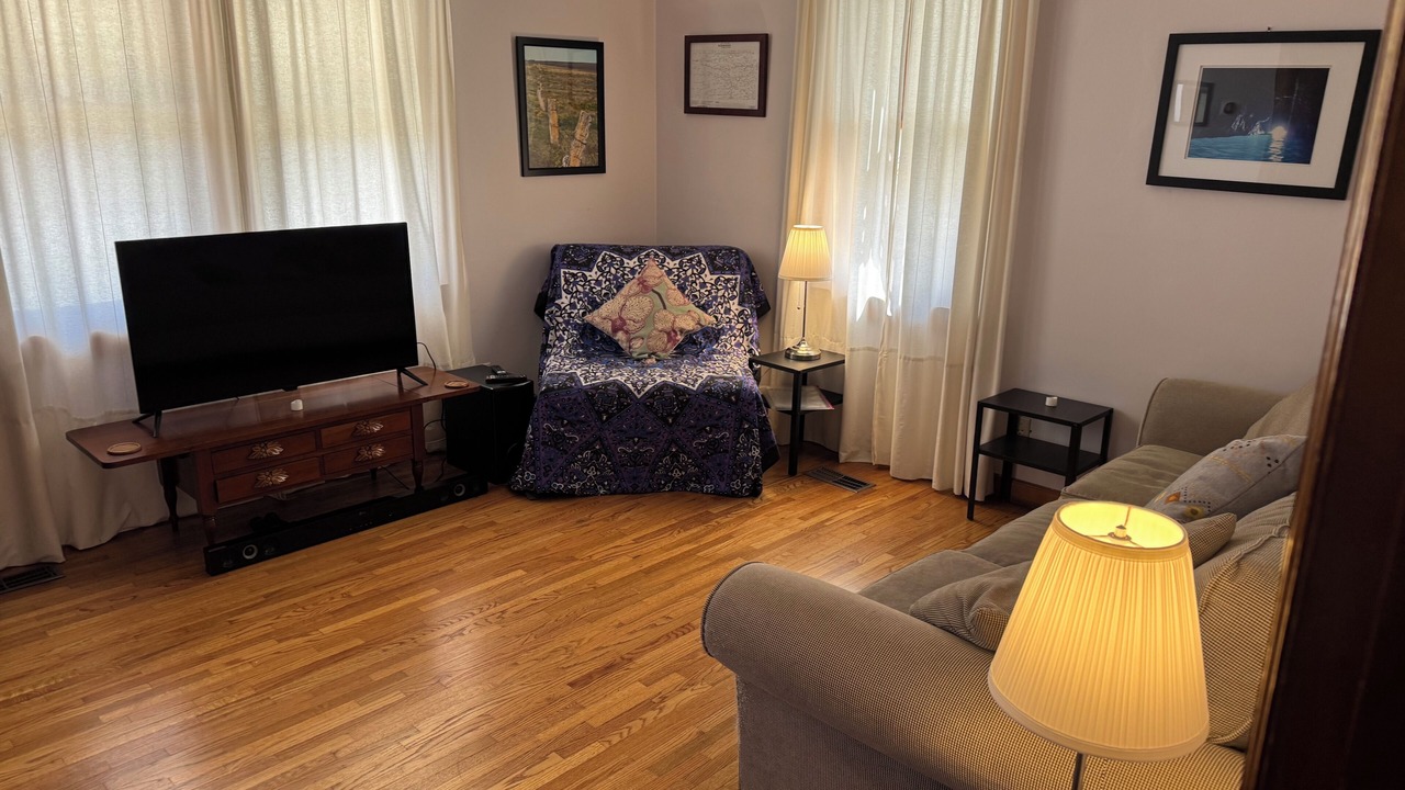 Photo of Livingroom in Russell