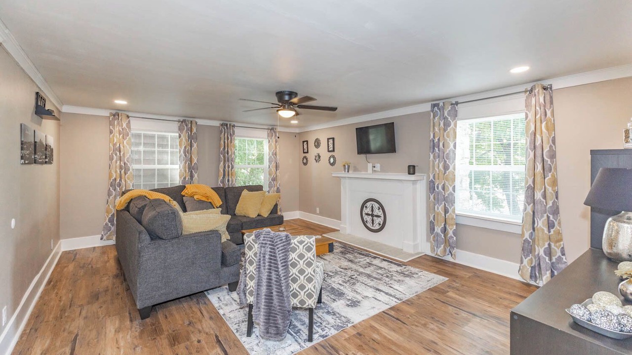 Photo of Livingroom in South Hyde Park