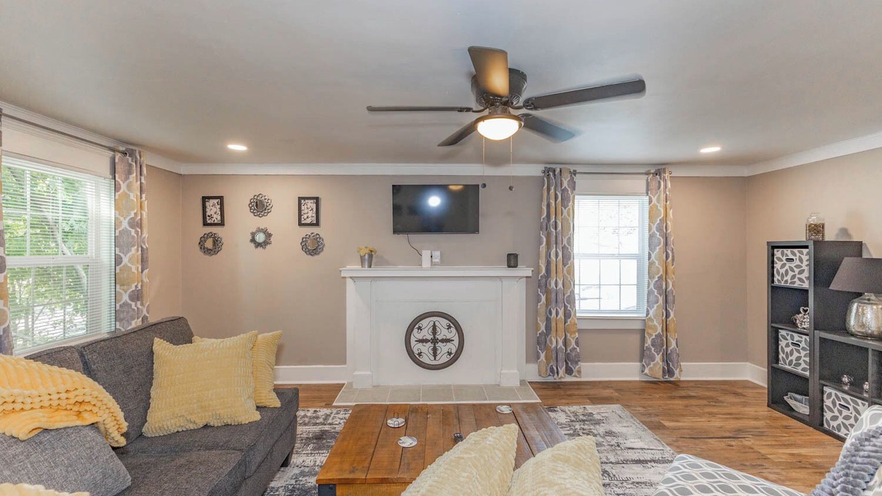 Photo of Livingroom in South Hyde Park