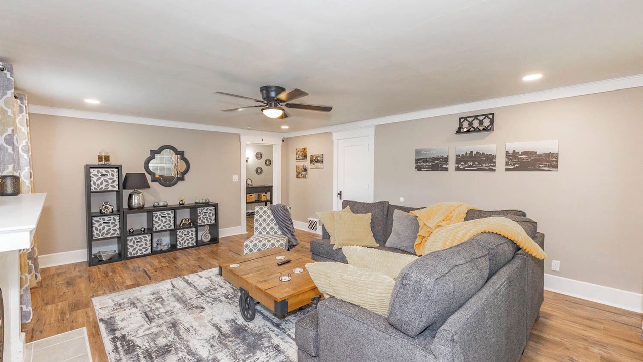 Photo of Livingroom in South Hyde Park