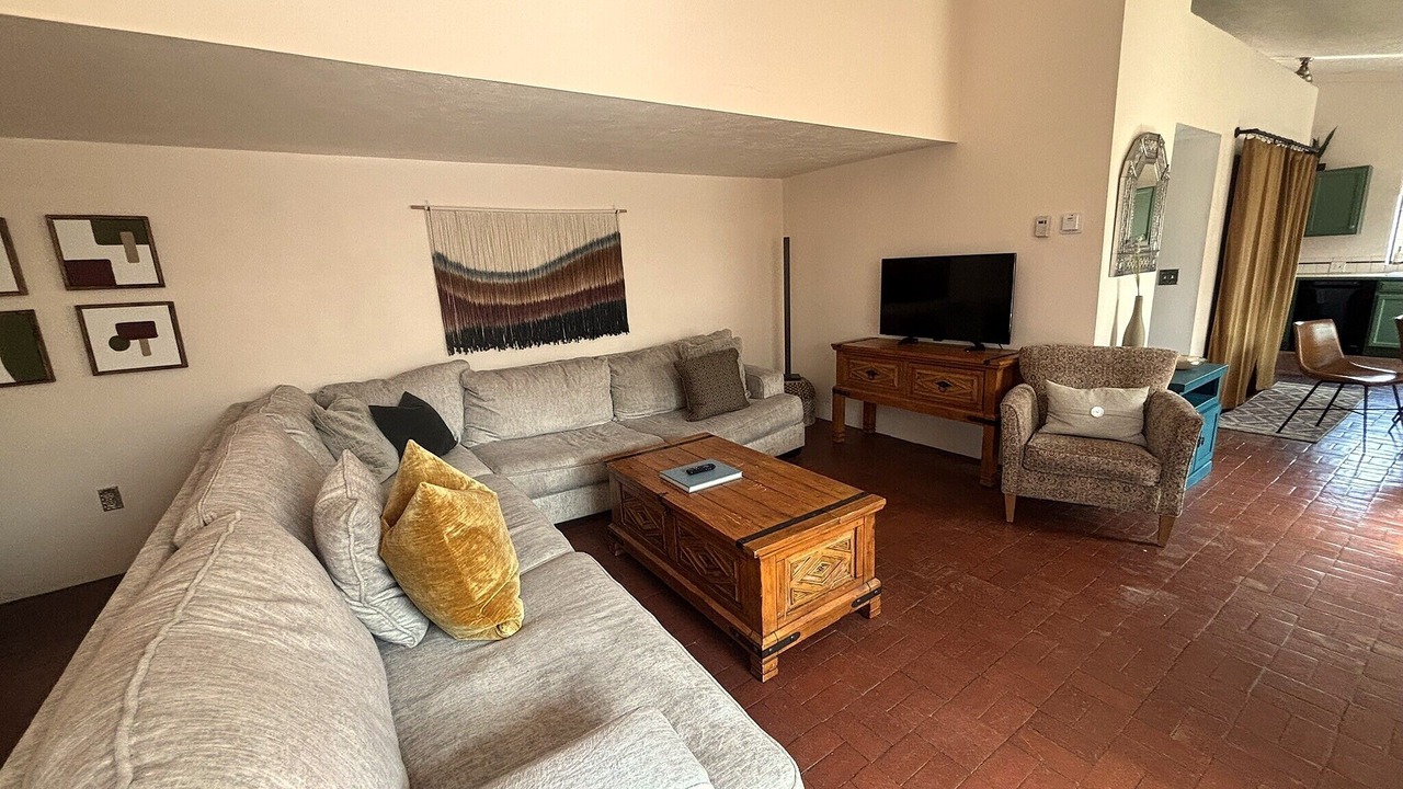 Photo of Livingroom in East Old Golden Rd