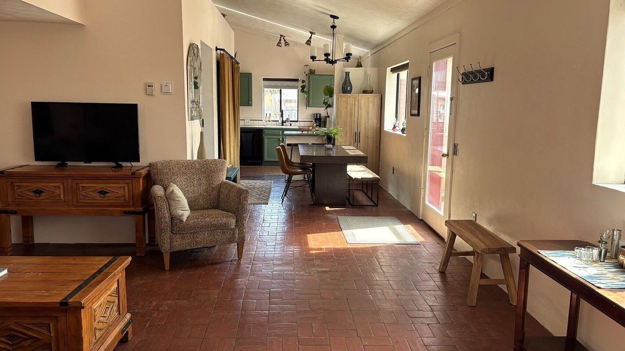 Photo of Livingroom in East Old Golden Rd