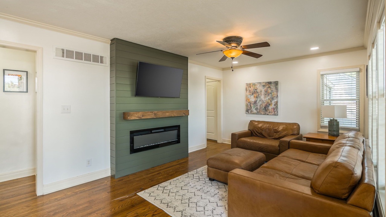Photo of Livingroom in Prairie Village