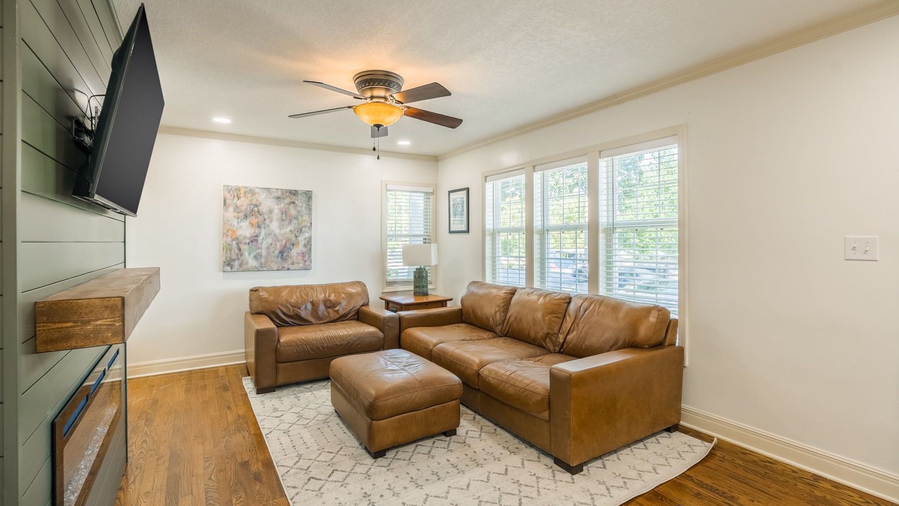 Photo of Livingroom in Prairie Village