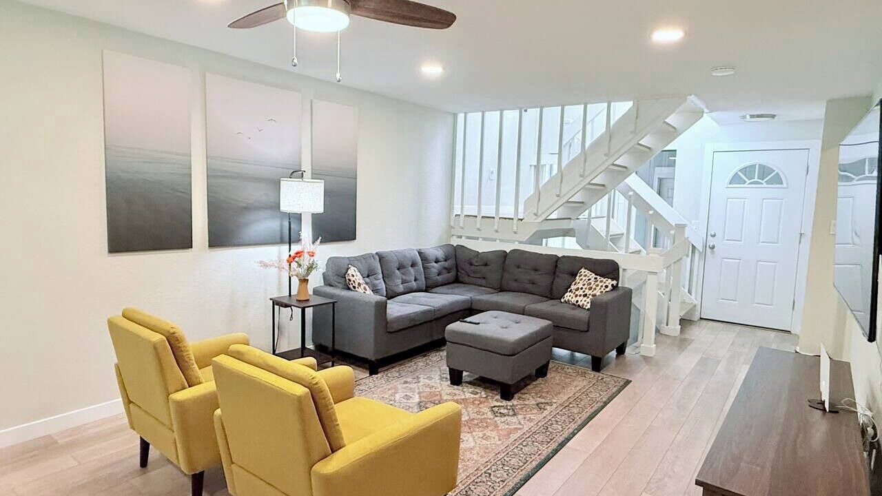 Photo of Livingroom in Dam East - West