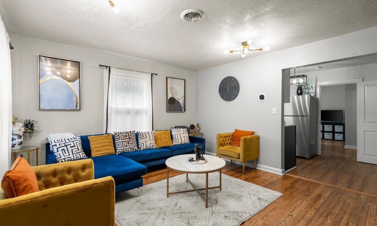 Photo of Livingroom in Midtown - Westport