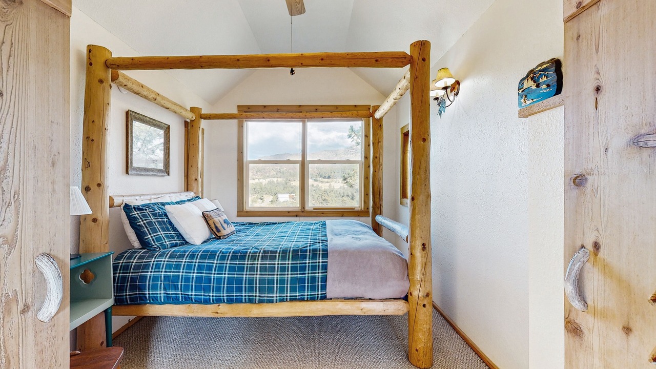Photo of Bedroom in Drake