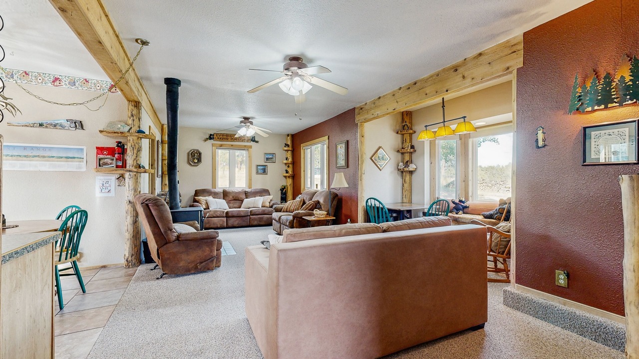 Photo of Livingroom in Drake