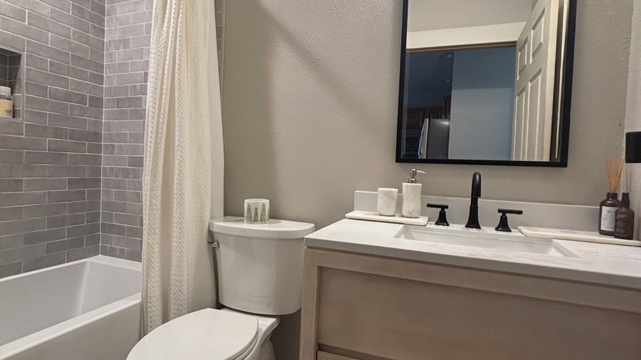 Photo of Bathroom in Summit Cove