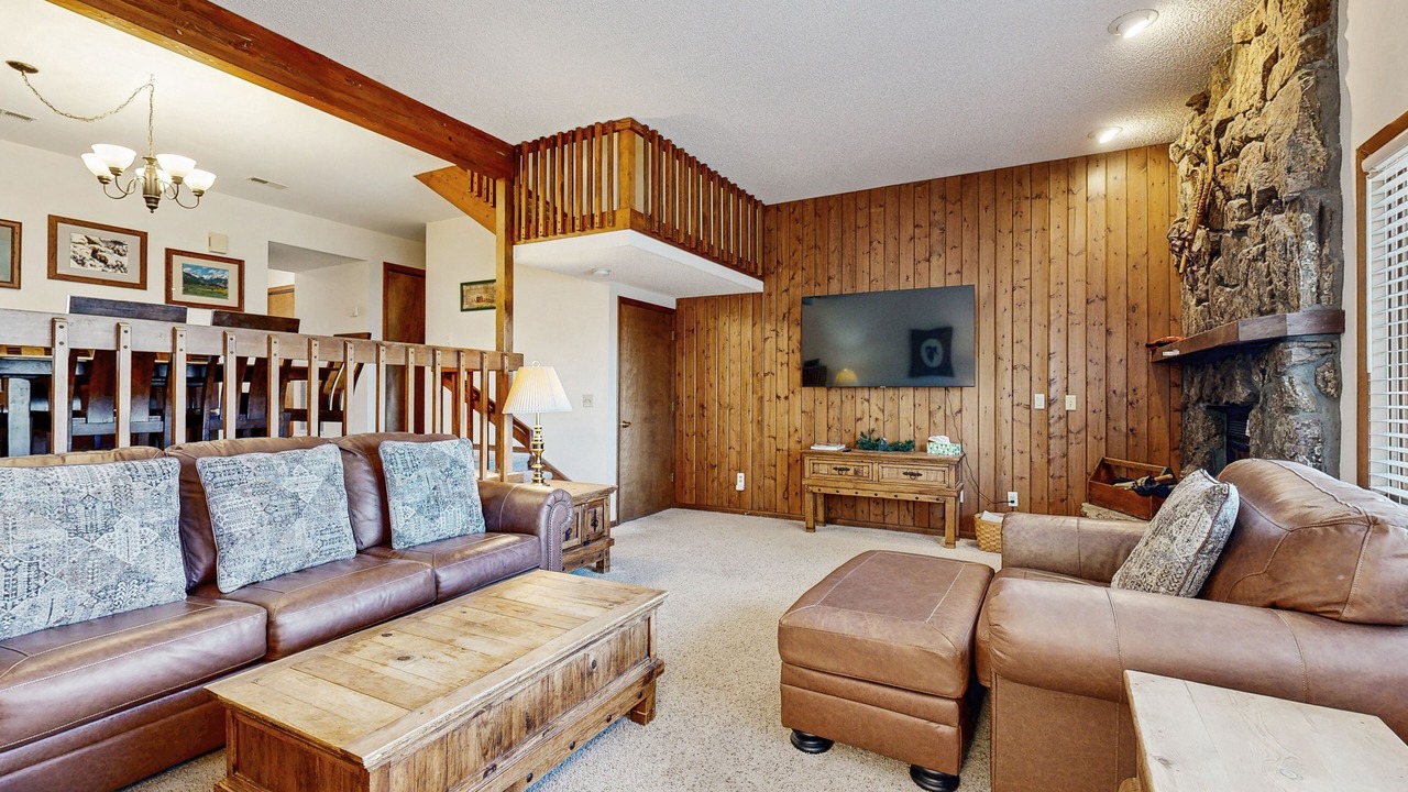 Photo of Livingroom in Fall River Estates