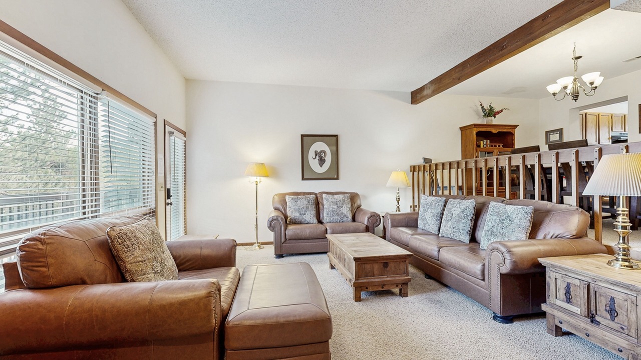 Photo of Livingroom in Fall River Estates