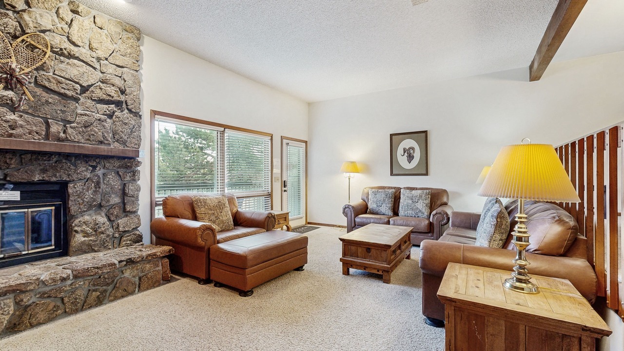 Photo of Livingroom in Fall River Estates