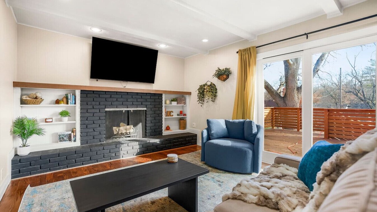 Photo of Livingroom in Prairie Village