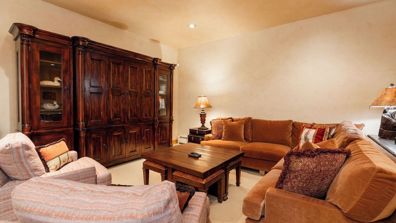 Photo of Livingroom in Edwards
