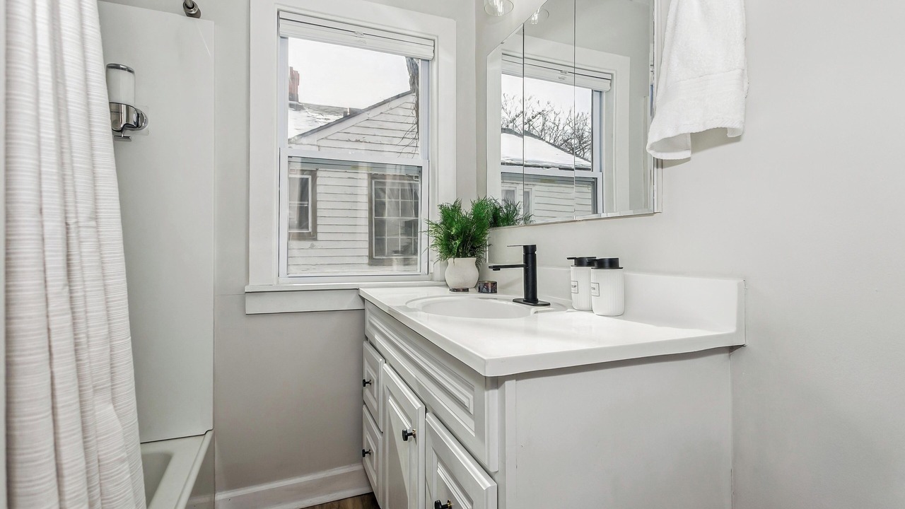 Photo of Bathroom in College Hill