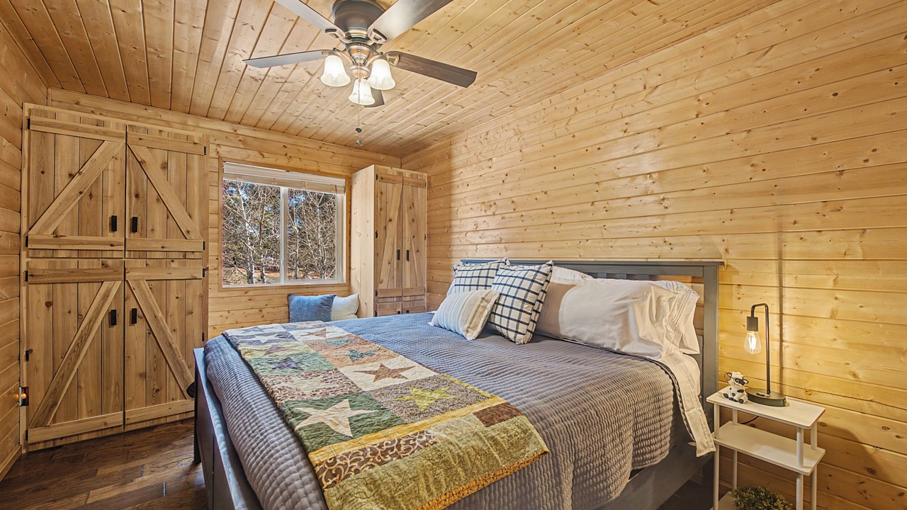 Photo of Bedroom in Mammoth Creek