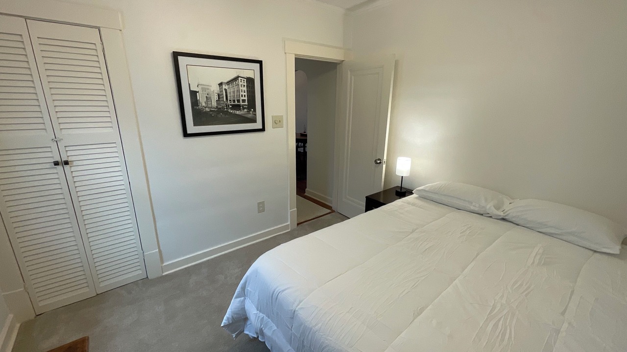 Photo of Bedroom in Aksarben - Elmwood Park