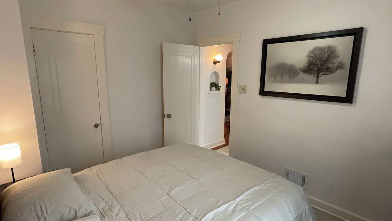 Photo of Bedroom in Aksarben - Elmwood Park