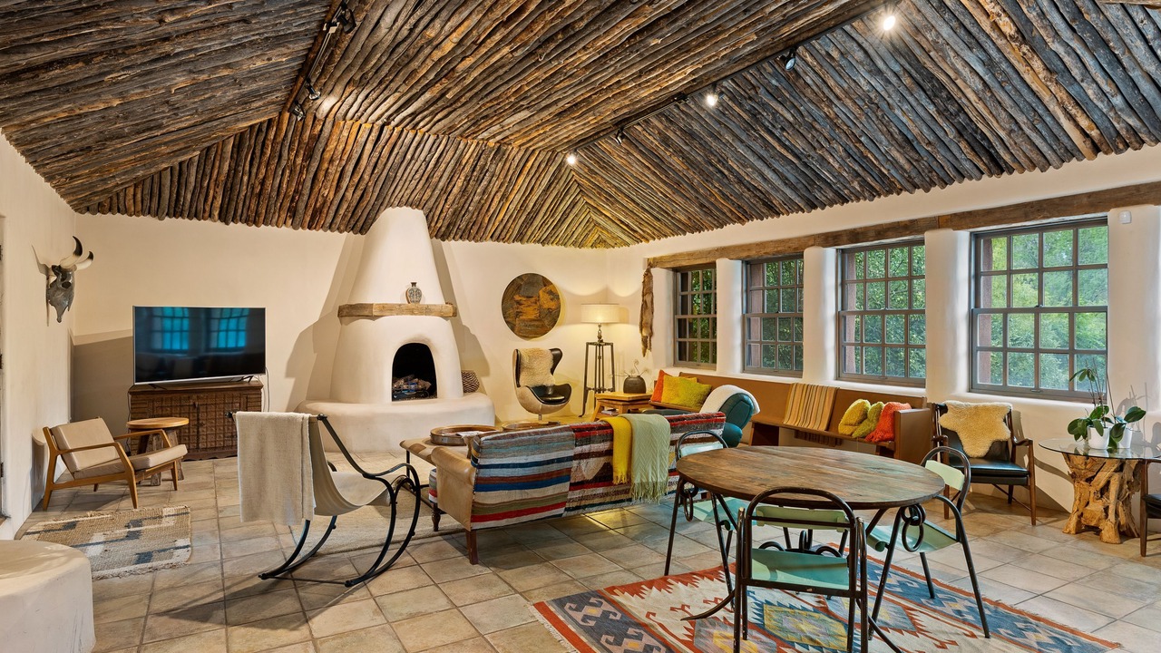 Photo of Livingroom in Taos