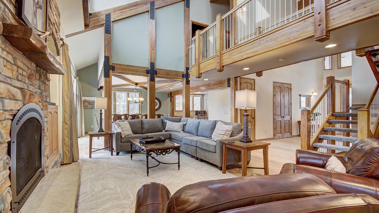 Photo of Livingroom in Three Peaks