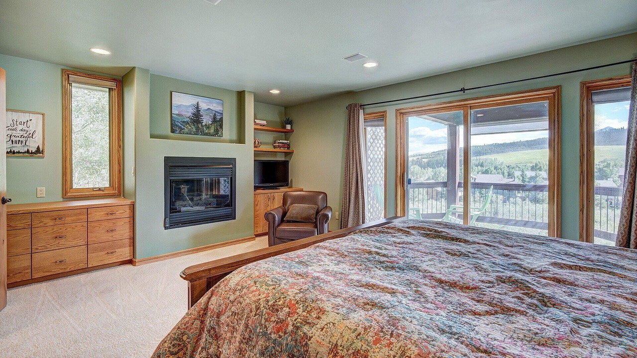 Photo of Bedroom in Three Peaks